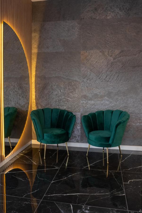 M City Aparthotel Arad Exteriör bild