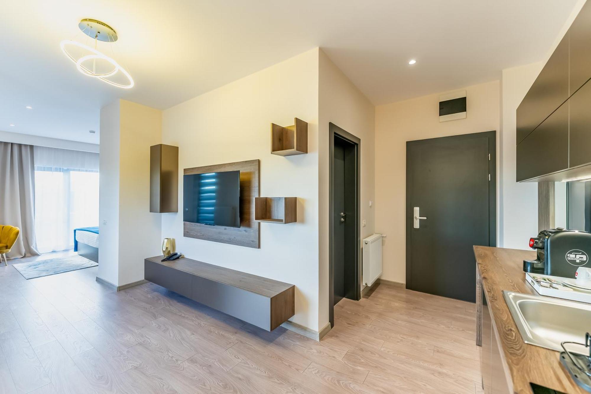 M City Aparthotel Arad Exteriör bild